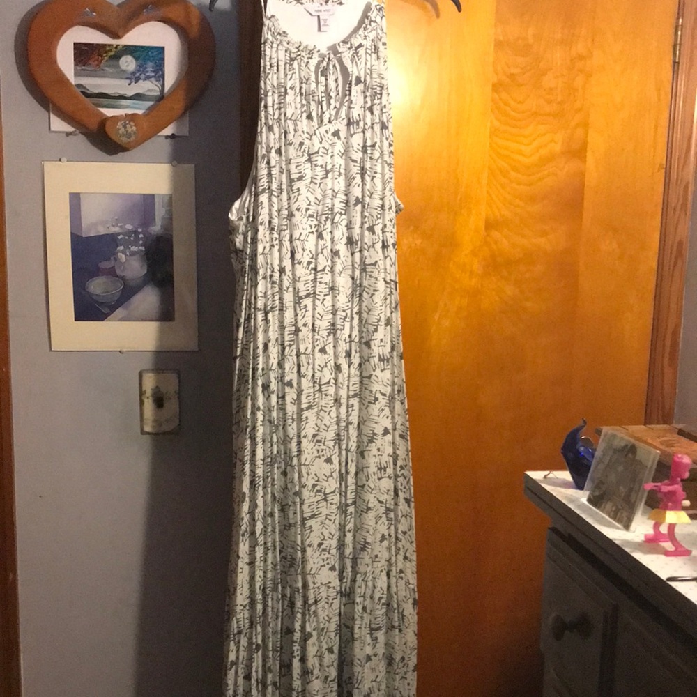 Black and White Sleeveless Sundress with Peter Pan Collar